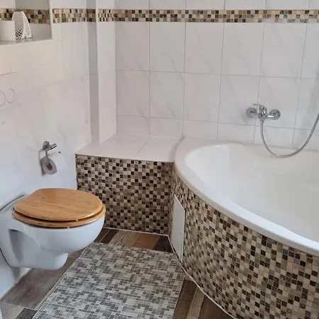 Ferienwohnung Mit Individueller Ausstattung - Jedes Zimmer Ist Anders Erfurt Exterior photo